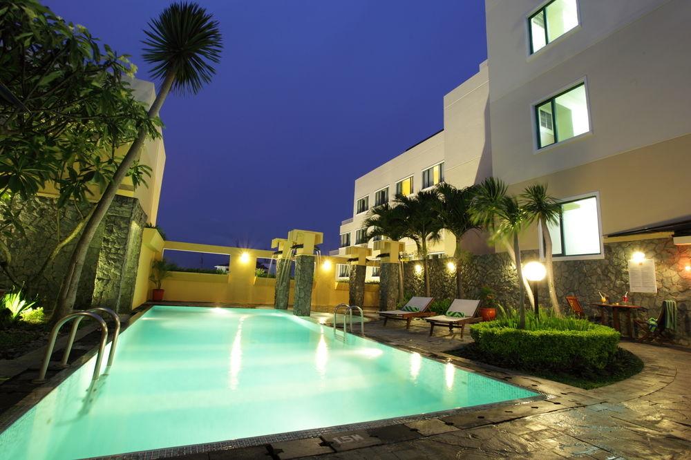 Ibis Malioboro Hotell Yogyakarta Exteriör bild