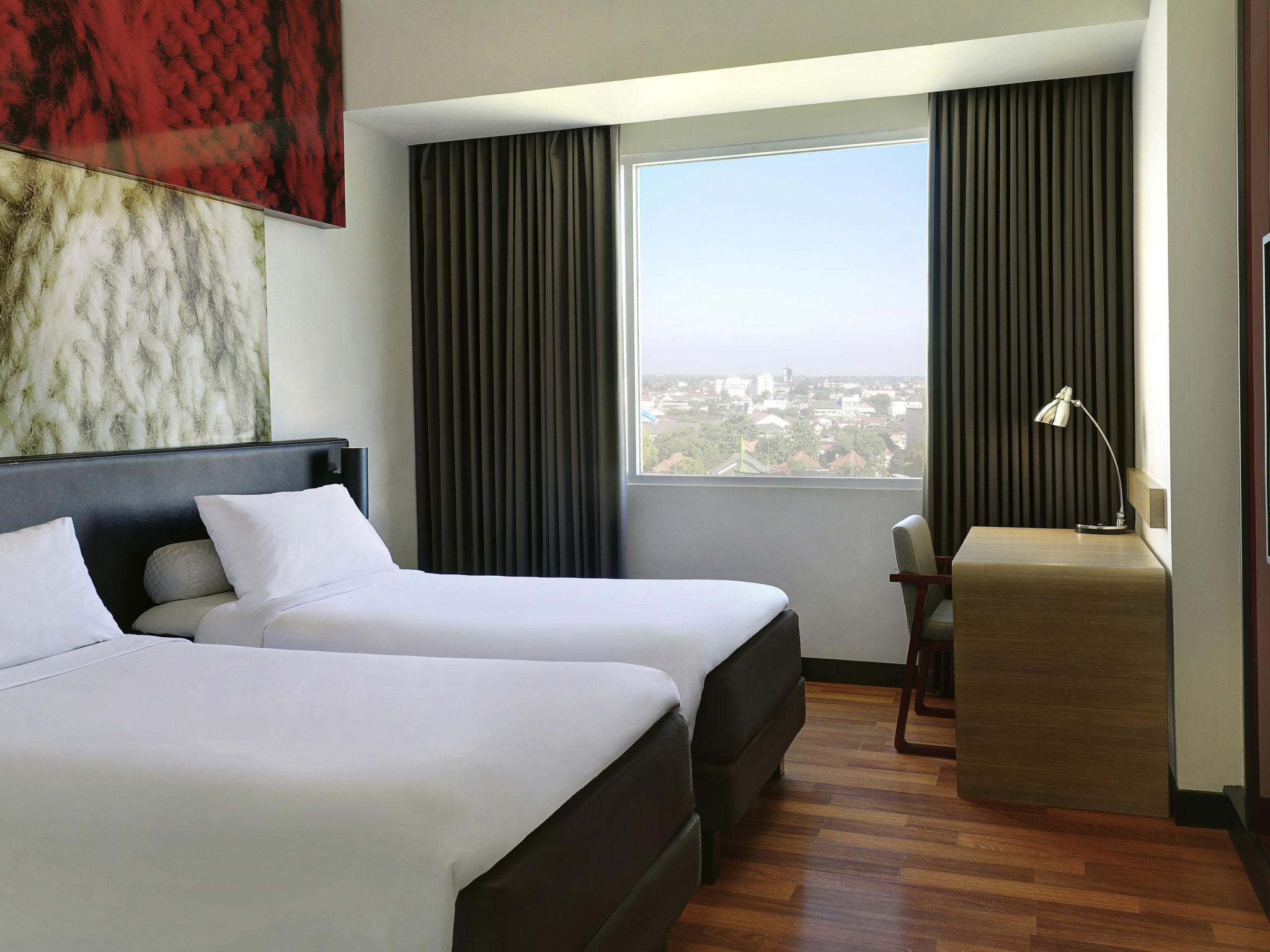 Ibis Malioboro Hotell Yogyakarta Exteriör bild