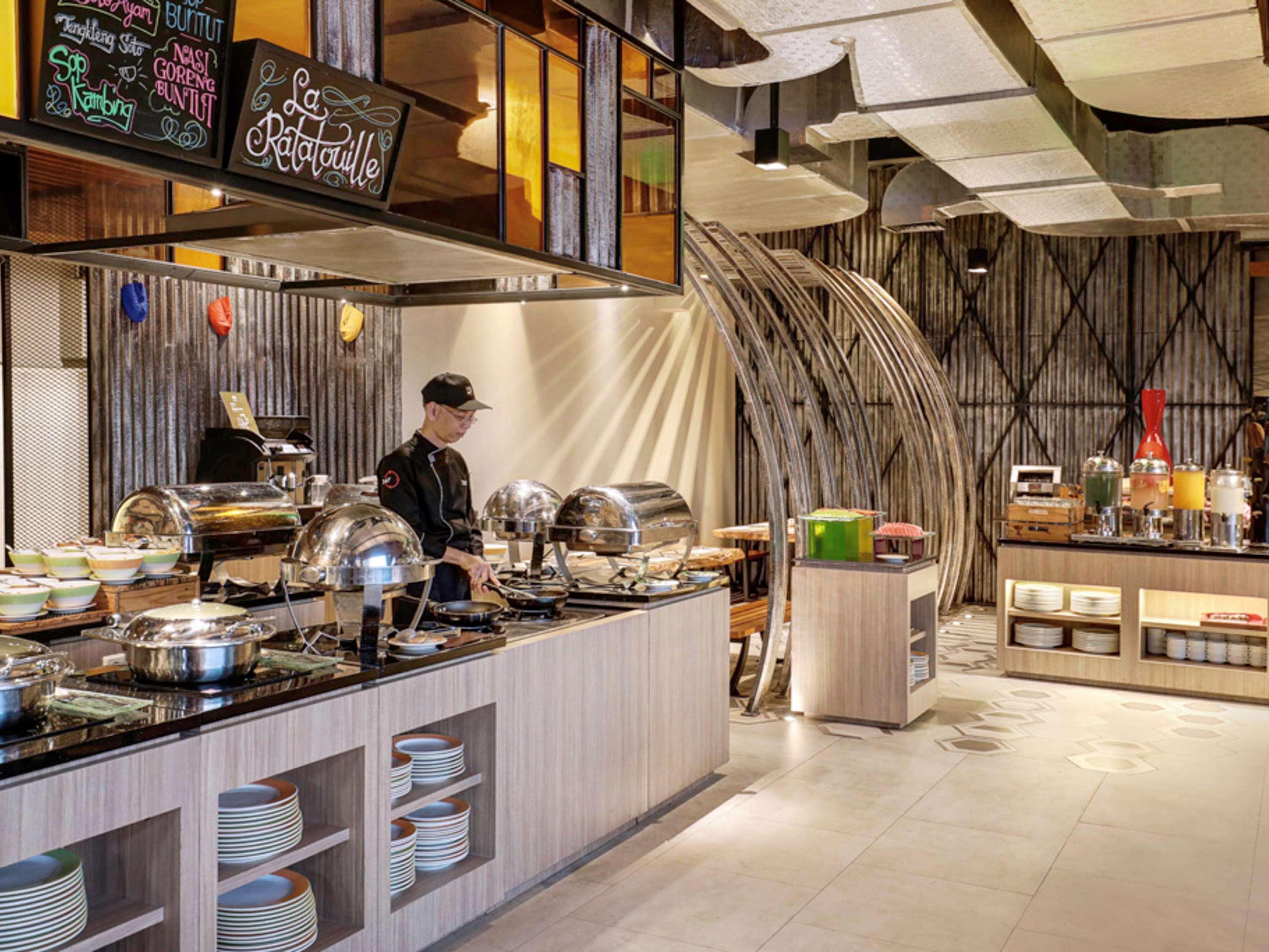 Ibis Malioboro Hotell Yogyakarta Exteriör bild