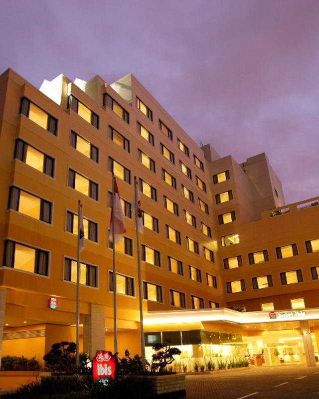 Ibis Malioboro Hotell Yogyakarta Exteriör bild
