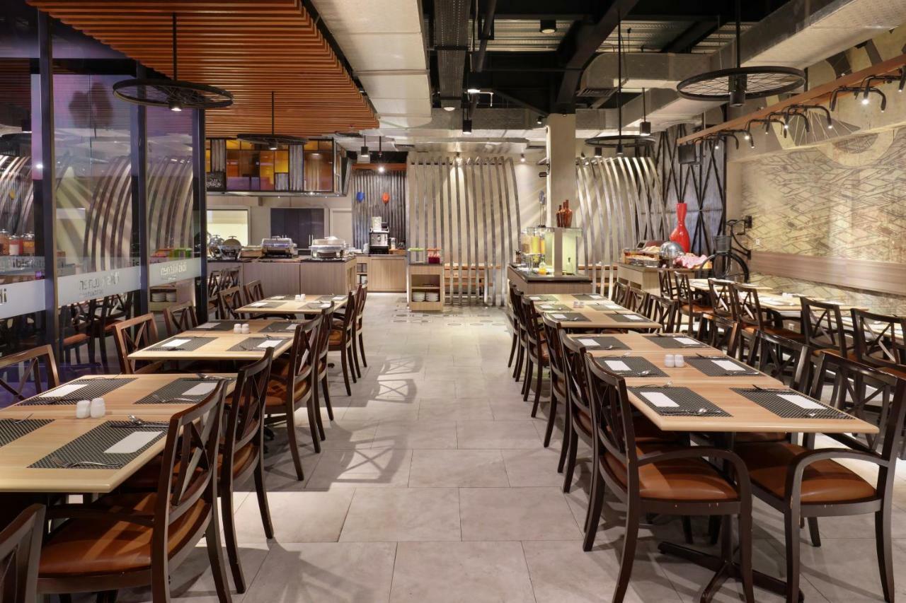 Ibis Malioboro Hotell Yogyakarta Exteriör bild