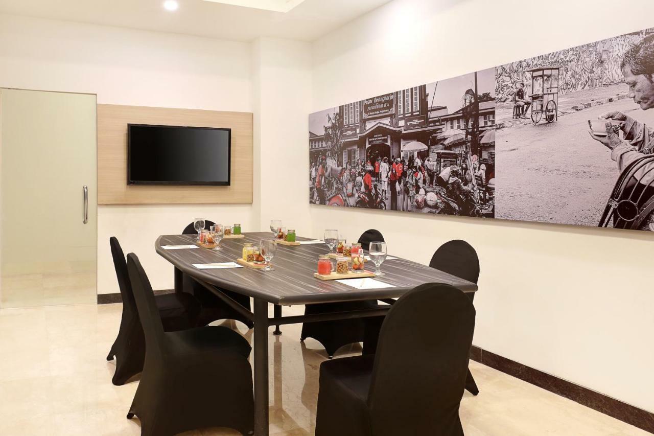 Ibis Malioboro Hotell Yogyakarta Exteriör bild